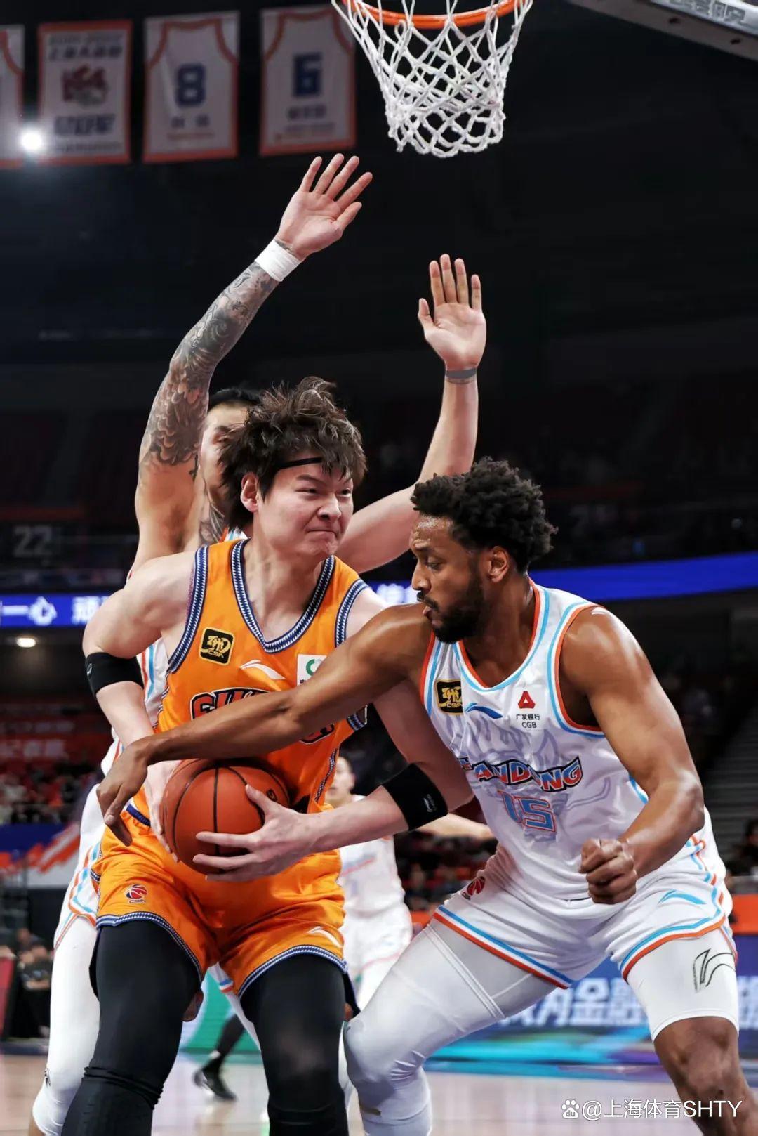 九游体育怎么买球-关于上海久事发布备战花絮；转会期防线松动；欧篮联任务艰巨；身体对抗强度拉满的信息