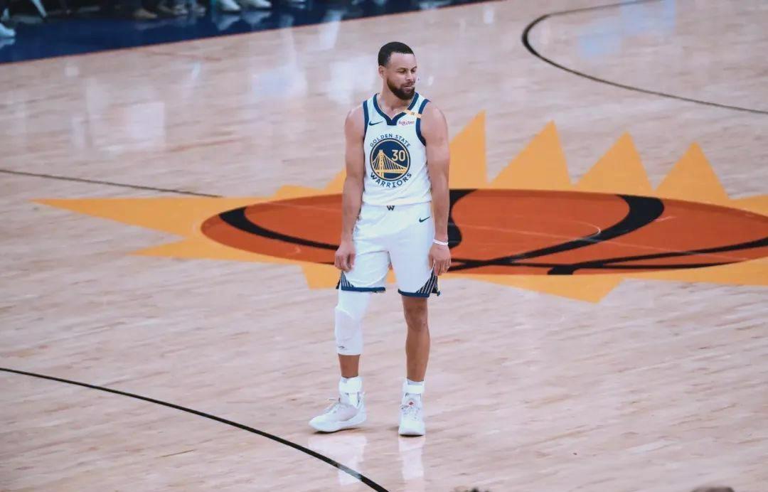 九游体育下载app-NBA总决赛关键时刻再迎强敌，金州勇士内部沟通，主帅态度：悬念犹存，赛程密集仍需轮换的简单介绍